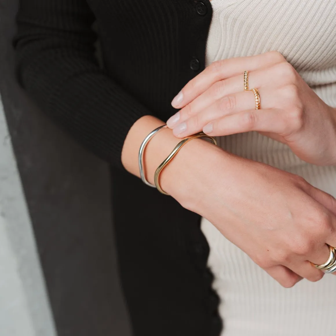 FEARLESS WAVY CUFF