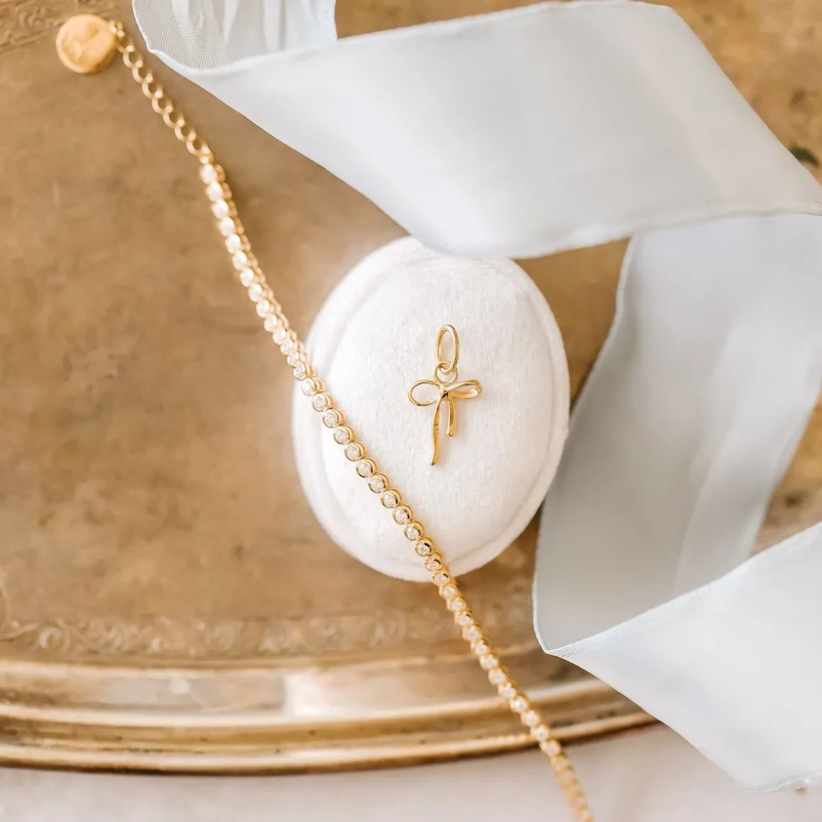 FRAICHE BOW CHARM - GOLD