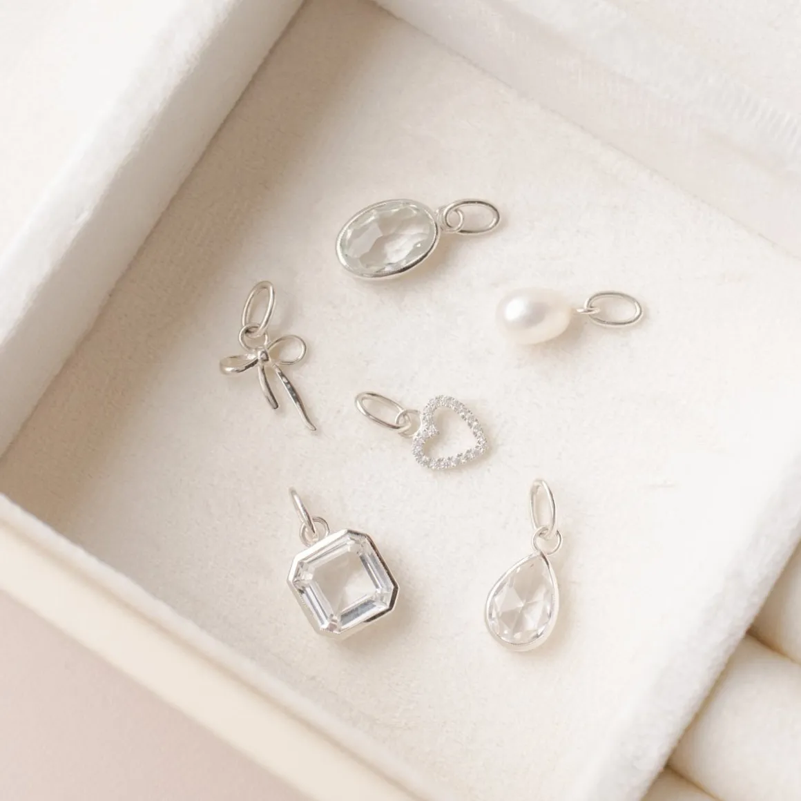 FRAICHE BOW CHARM - SILVER