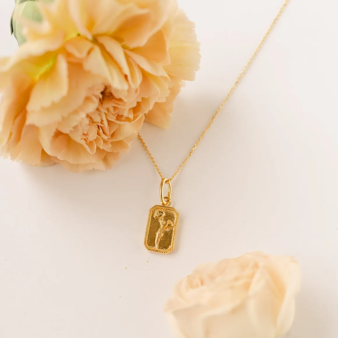 FRAICHE JANUARY BIRTH FLOWER NECKLACE - CARNATION - GOLD