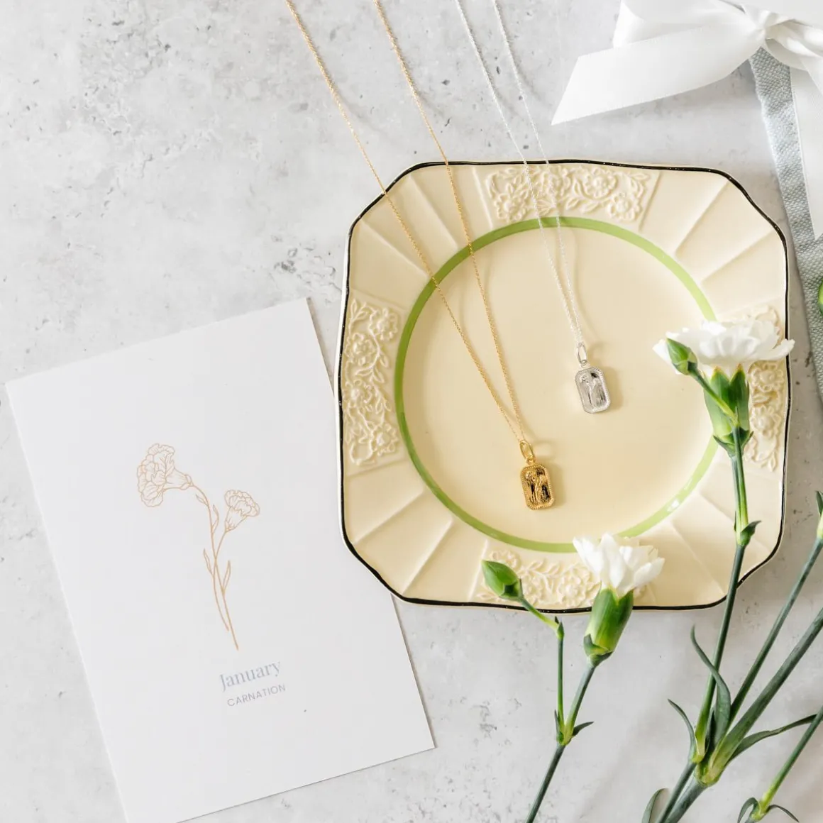 FRAICHE JANUARY BIRTH FLOWER NECKLACE - CARNATION - GOLD