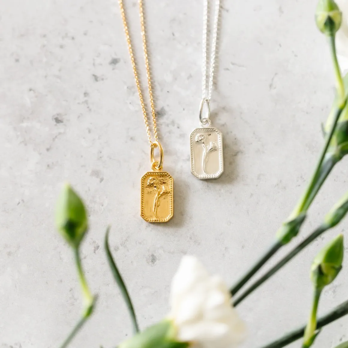 FRAICHE JANUARY BIRTH FLOWER NECKLACE - CARNATION - GOLD