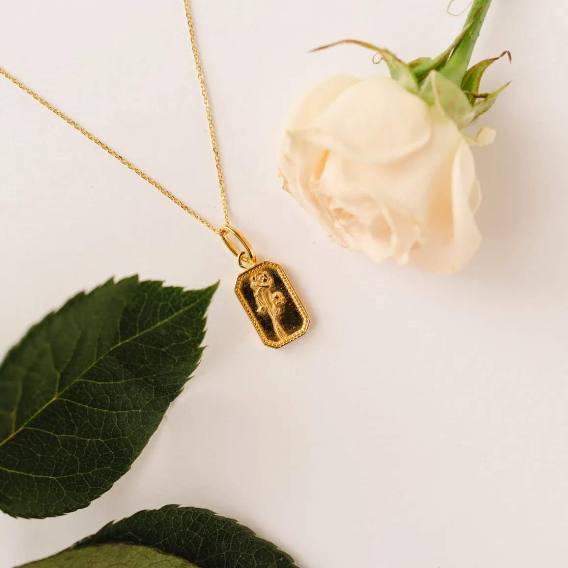 FRAICHE JUNE BIRTH FLOWER NECKLACE - ROSE - GOLD
