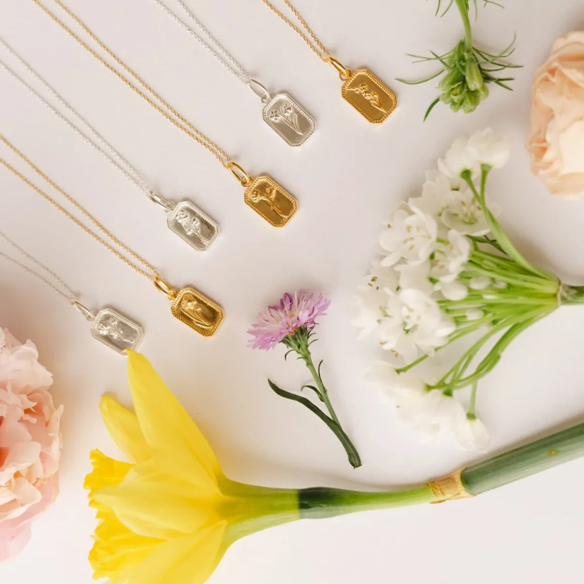FRAICHE JUNE BIRTH FLOWER NECKLACE - ROSE - GOLD