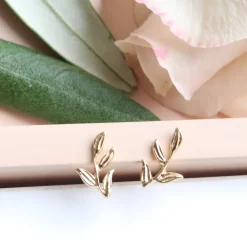 FRAICHE OLIVE LEAF STUDS - GOLD