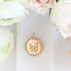 FRAICHE TOKEN PENDANT - GOLD