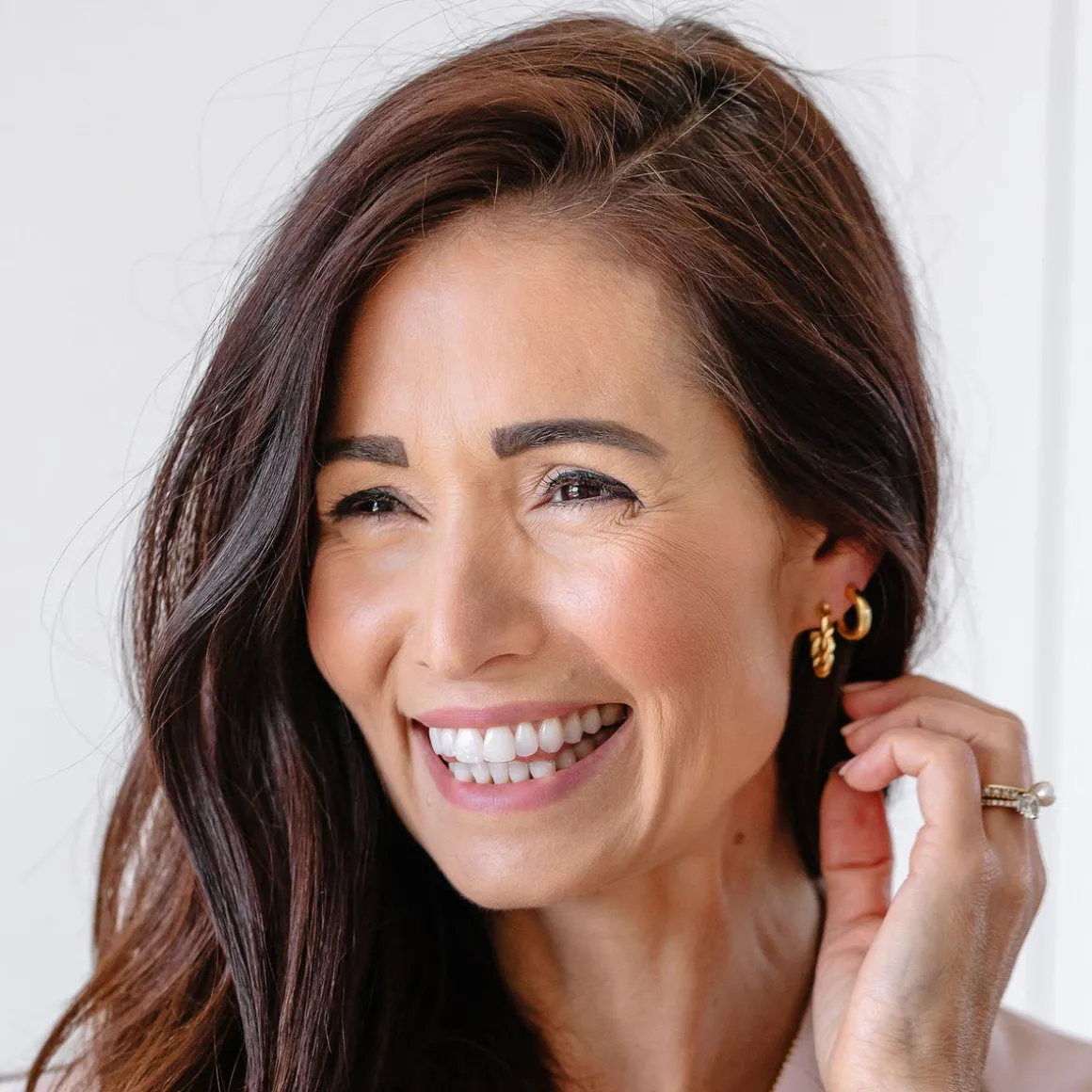 FRAICHE TWISTED CYLINDER HOOPS - GOLD