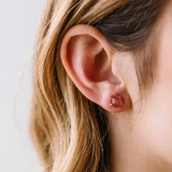 MINI HONOUR STUD EARRINGS - CRANBERRY QUARTZ & GOLD